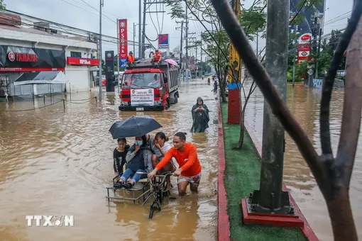 Bão Bebinca hoành hành Philippines, ít nhất 6 người thiệt mạng