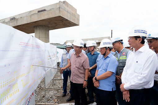 Chủ tịch UBND tỉnh An Giang Hồ Văn Mừng kiểm tra tiến độ thi công cao tốc, đoạn qua địa phận tỉnh