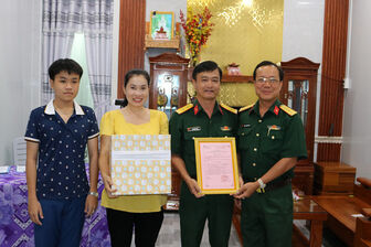 Lữ đoàn Pháo binh 6 bàn giao “Nhà đồng đội” tại huyện Châu Thành