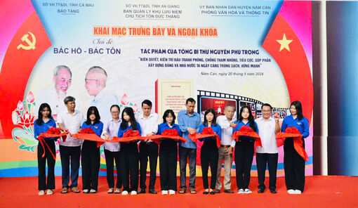 Triển lãm ảnh chuyên đề “Bác Hồ - Bác Tôn” ở Cà Mau