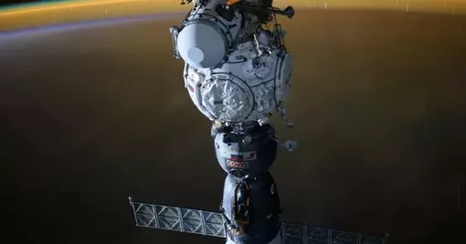 Tàu vũ trụ Soyuz MS-25 của Nga đưa 3 phi hành gia về Trái Đất