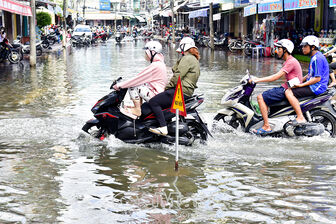 Cà Mau: Nhiều tuyến đường trung tâm ngập nước