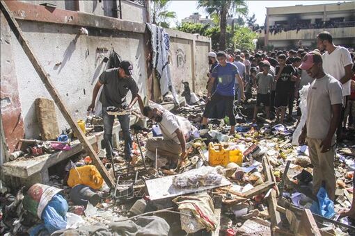 Israel không kích thị trấn Đông Nam Liban; hàng chục nghìn người ở Liban vượt biên vào Syria