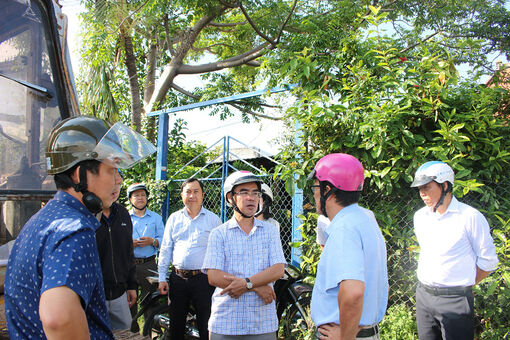 Khảo sát các khu vực sạt lở tại huyện Châu Thành