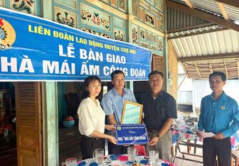 Liên đoàn Lao động huyện Chợ Mới bàn giao Mái ấm công đoàn