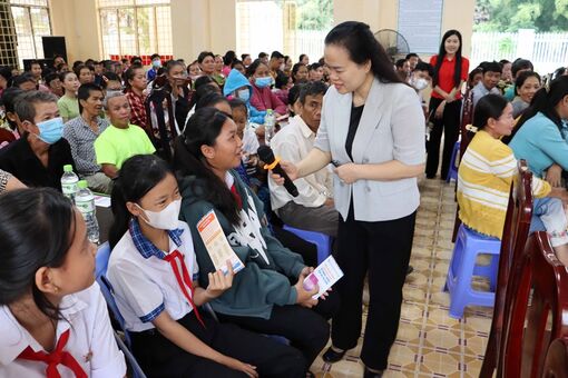 Trung ương Hội Liên hiệp Phụ nữ Việt Nam tuyên truyền phòng, chống bạo lực gia đình tại huyện Tri Tôn