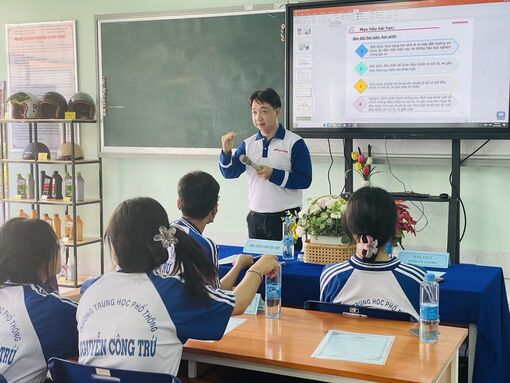 Phát động học sinh, sinh viên chấp hành pháp luật về an toàn giao thông