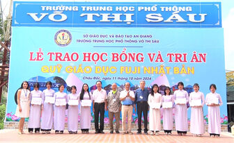 Trao học bổng FUJI cho học sinh ở TP. Châu Đốc