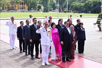 Chủ tịch Hạ viện Malaysia vào Lăng viếng Chủ tịch Hồ Chí Minh và thăm Văn Miếu - Quốc Tử Giám