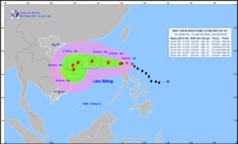 Bão Trà Mi đã vào biển Đông, giật cấp 11 và tiếp tục di chuyển nhanh hơn