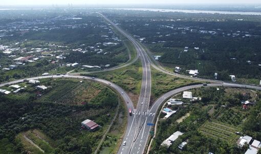 Tháo gỡ khó khăn để hết năm 2025 cơ bản hoàn thành 600 km đường cao tốc vùng đồng bằng sông Cửu Long