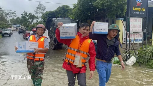 Lũ kinh hoàng ở Quảng Bình: Gần 30.000 ngôi nhà bị ngập, người dân chới với trong đêm