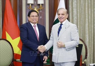 Thủ tướng Phạm Minh Chính gặp Thủ tướng Pakistan