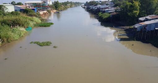 Hạn chế giao thông thủy trên kênh Đòn Dông