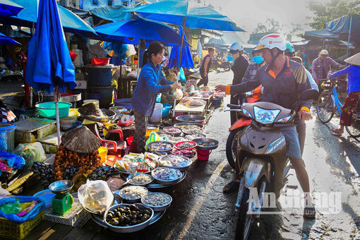 Bình dị chợ quê