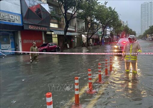 Thời tiết ngày 6/11: Trung Bộ có nơi mưa rất to