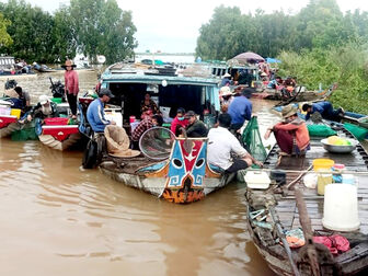 Chợ quê mùa nước nổi