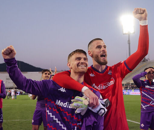 De Gea sắm vai kiến tạo, Fiorentina áp sát ngôi đầu Serie A