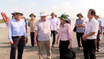 Chủ tịch UBND tỉnh khảo sát tuyến đường thủy nội địa, các cảng và khu mỏ khai thác cát