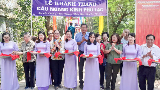 Phú Tân khánh thành cầu ngang kênh Phú Lạc