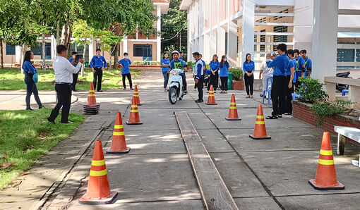 Tưởng niệm nạn nhân tử vong do tai nạn giao thông