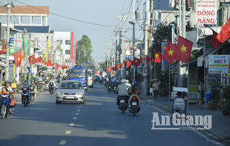 Rực rỡ màu cờ 192 năm Ngày truyền thống tỉnh An Giang