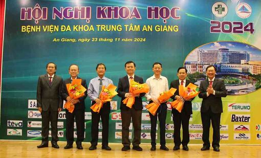 Hơn 500 bác sĩ, dược sĩ, điều dưỡng dự hội nghị khoa học - kỹ thuật ngành y tế