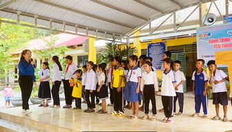 “Hành trình yêu thương” đến với học sinh Khmer xã An Tức