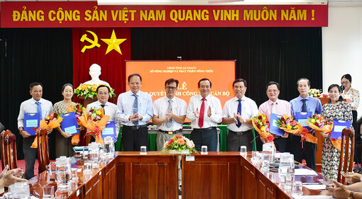 Trao quyết định cán bộ ngành nông nghiệp