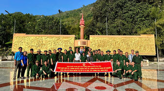 Hội Cựu chiến binh huyện Tri Tôn du khảo về nguồn