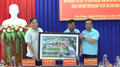 Tân Châu tiếp và làm việc với đoàn công tác huyện Giồng Riềng