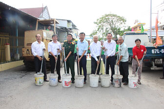 Mở rộng đường giao thông nông thôn xã Long Giang