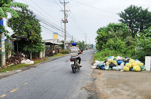 Chợ Mới khẩn trương xử lý, thu gom rác thải