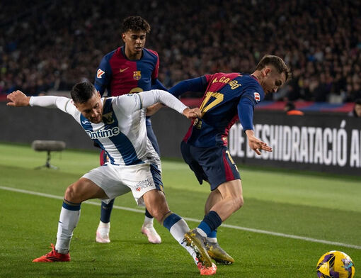 Barca thua sốc, cờ đến tay thành Madrid