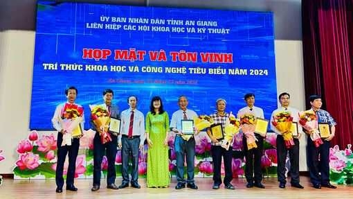 Tôn vinh 17 trí thức khoa học và công nghệ năm 2024