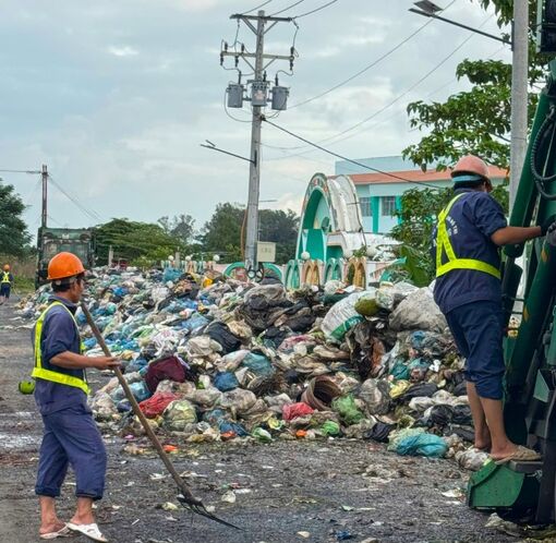 Thu gom 500 tấn rác ở huyện Chợ Mới