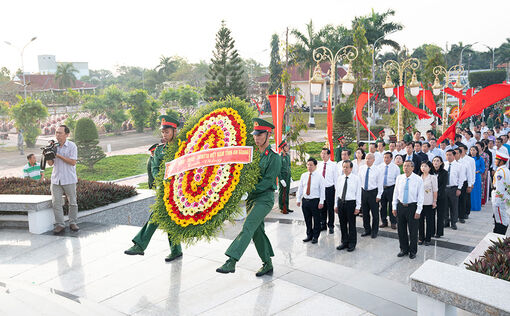 Lãnh đạo tỉnh An Giang viếng Nghĩa trang liệt sĩ tỉnh, nhân kỷ niệm 80 năm Ngày thành lập Quân đội nhân dân Việt Nam