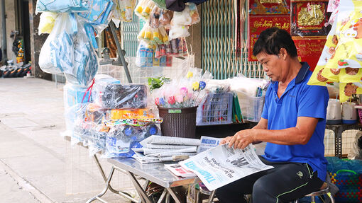 Thăng trầm sạp báo giấy