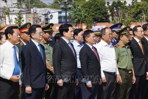 Chủ tịch nước Lương Cường dâng hương tưởng niệm Chủ tịch Hồ Chí Minh tại Phú Quốc