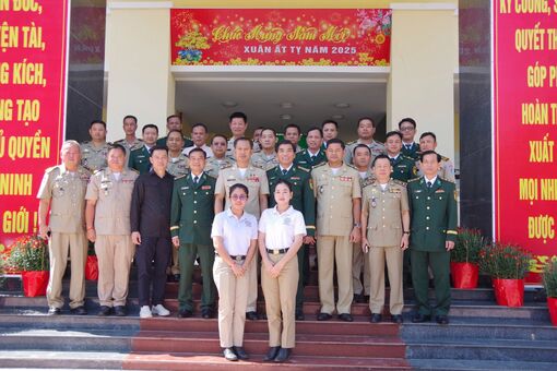 Công an tỉnh Kandal chúc Tết Bộ đội Biên phòng tỉnh An Giang