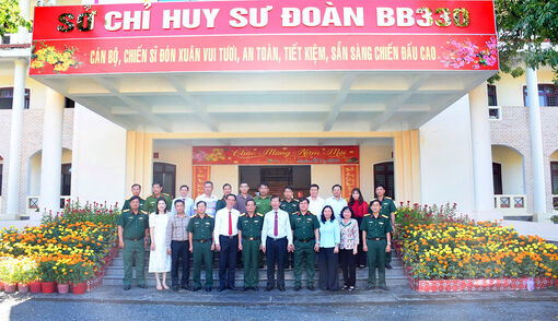 Phó Chủ tịch UBND tỉnh An Giang Lê Văn Phước chúc Tết tại TX. Tịnh Biên