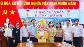 Phó Chủ tịch UBND tỉnh An Giang Nguyễn Thị Minh Thúy chúc Tết tại huyện Chợ Mới