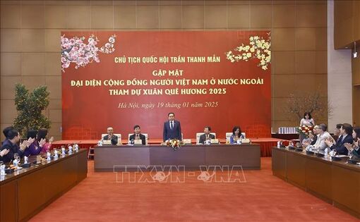 Chủ tịch Quốc hội gặp mặt đại biểu dự chương trình 'Xuân quê hương 2025'