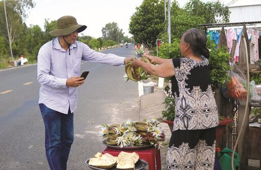 Chợ bên đường