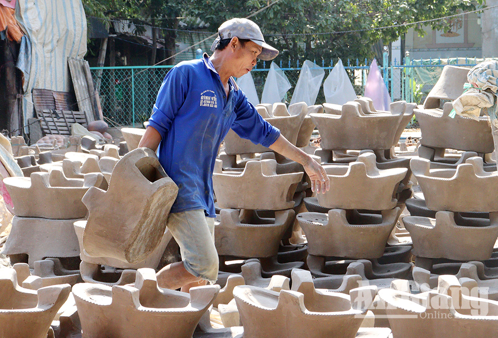 Tết ông Táo, ghé thăm làng sản xuất lò đất