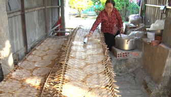 Làng bánh tráng Mỹ Khánh rộn ràng đón Tết