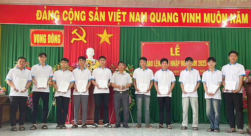 Thoại Sơn trao lệnh gọi công dân nhập ngũ năm 2025