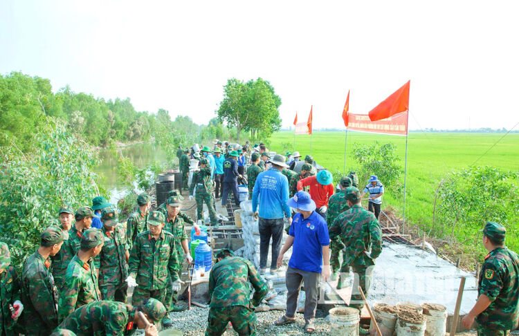 Mùa Xuân trên công trường cầu Cần Thảo