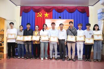 Hòa Bình Thạnh tuyên dương học sinh thi đỗ đại học