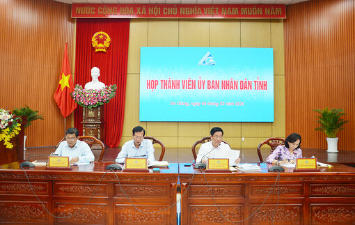 Chủ tịch UBND tỉnh An Giang Hồ Văn Mừng chủ trì họp thành viên UBND tỉnh